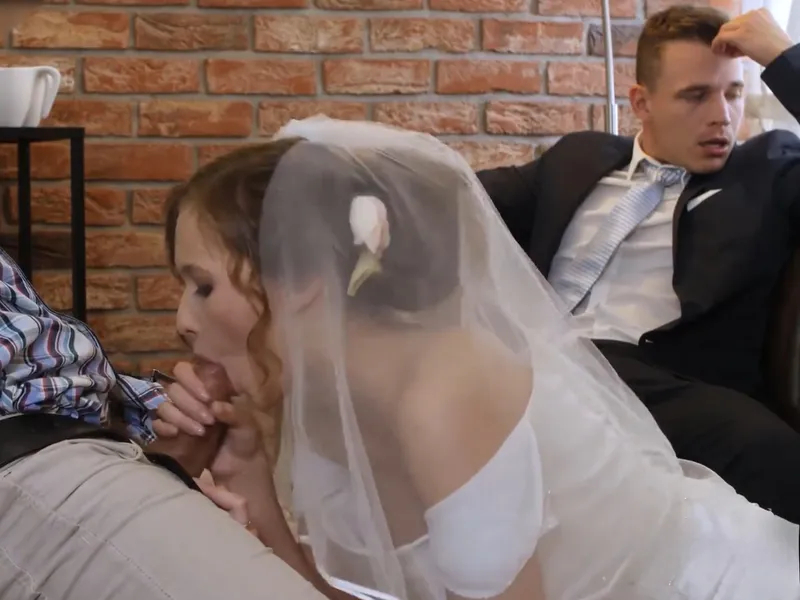 Cô dâu vụng trộm với trai ngay trước mặt ông xã mới cưới